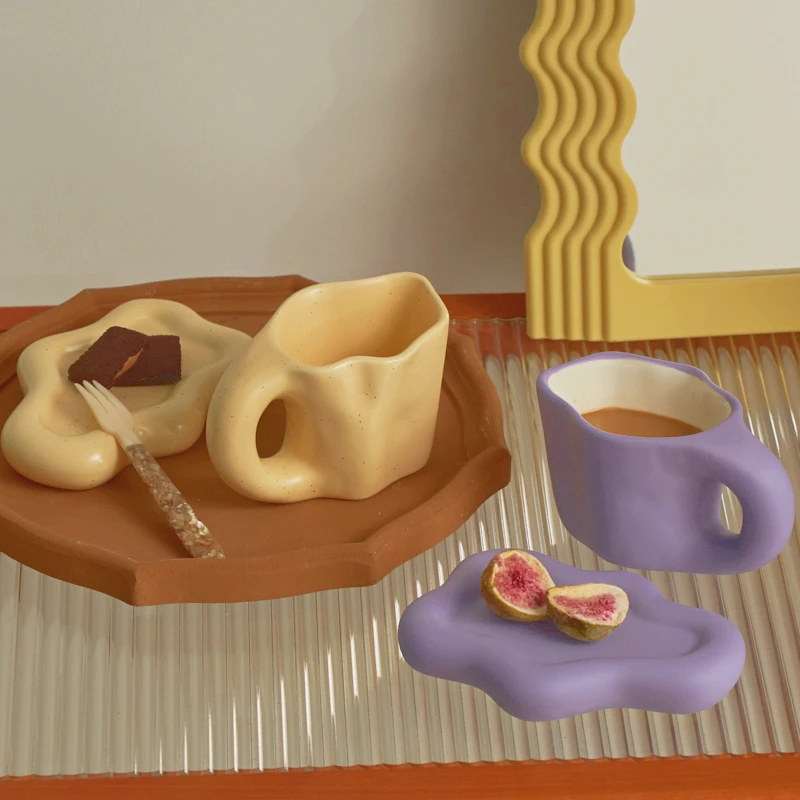 Ceramic cup and saucer with undulating curves and irregular shapes - Maison Déco Lumière