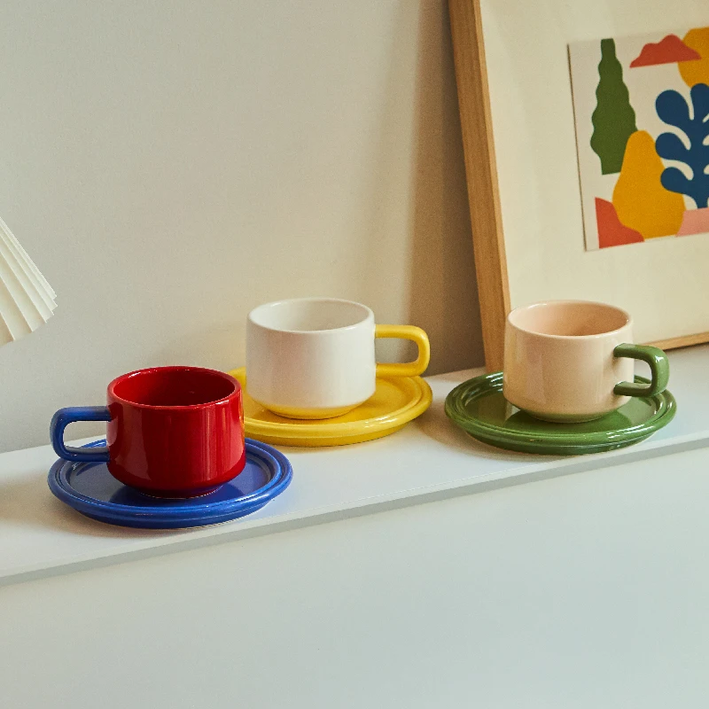 Retro-chic coffee cups and saucers - Maison Déco Lumière