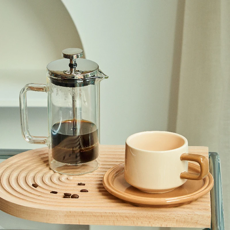 Retro-chic coffee cups and saucers - Maison Déco Lumière