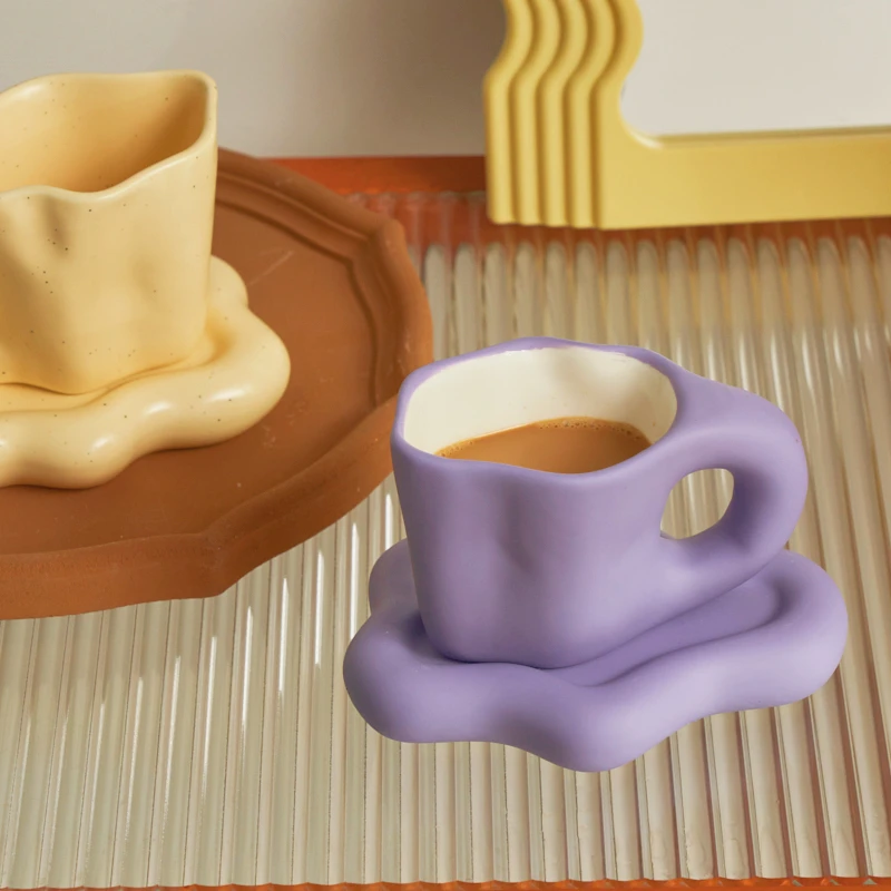 Ceramic cup and saucer with undulating curves and irregular shapes - Maison Déco Lumière